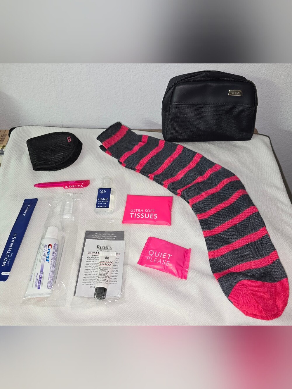 TUMI For Delta Airlines First Class Cosmetic Bag Sleep Mask Socks Kiehl's NEW